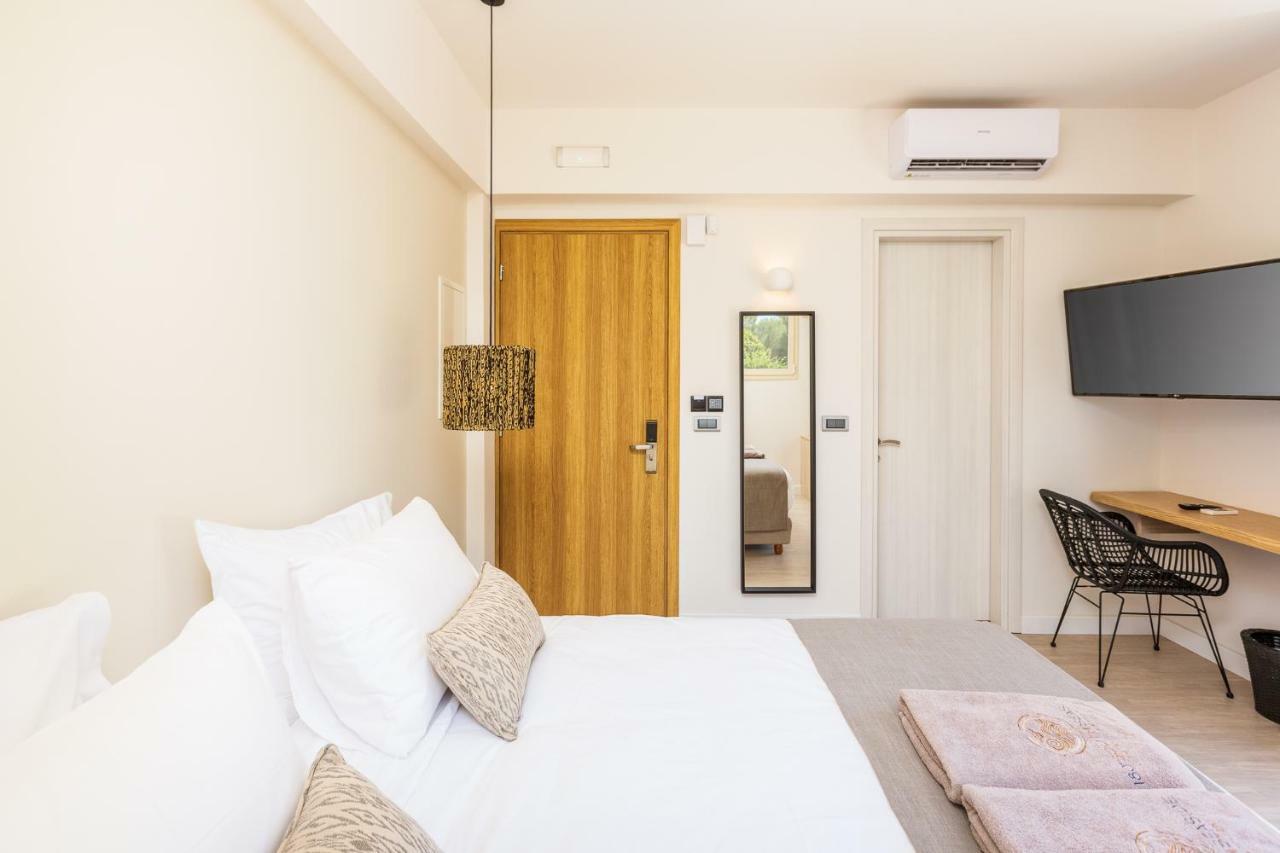 180 South Seaside Hotel Thermisía エクステリア 写真